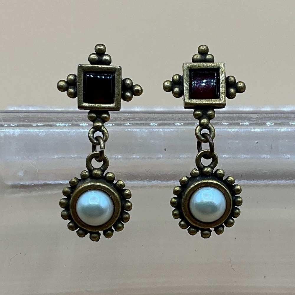 VINTAGE PATTI HORN PH PEARLS reddish purple GEM DROP PIERCED EARRINGS